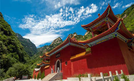 仅29.9元，享原价65元的【石家庄】黑山大峡谷景区成人门票（特价优惠票）一张。需入园前2小时购买。黑山大峡谷文化底蕴丰厚，西邻山西，东壤河北，地势险要，自古就是兵家必争之地。