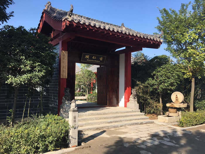 仅268元！享原价588元的【洛阳市】玖玖温泉四合院标间/大床房二选一住宿套票（尾房），包含：双人住宿+双人早餐+一份水果，泡温泉需到店另付80元