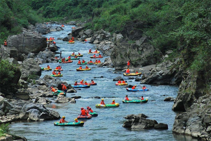 仅79元，享原价115元的【南昌】梅岭峡谷漂流学生票。南昌梅岭漂流的总投资额为3亿元，集旅游、休闲、度假、餐饮、酒店于一体。