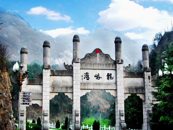 仅52元，享原价65元【洛阳】龙峪湾景区门票一张，游国家森林公园——龙峪湾，品原始生态，吸万亩氧吧，休闲健身，心旷神怡，飘然如仙境；登中原雄奇首峰鸡角尖，观云海日出，赏千年杜鹃，饱揽风光，回归自然，神